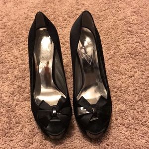 Guess peep toe shoes size 8